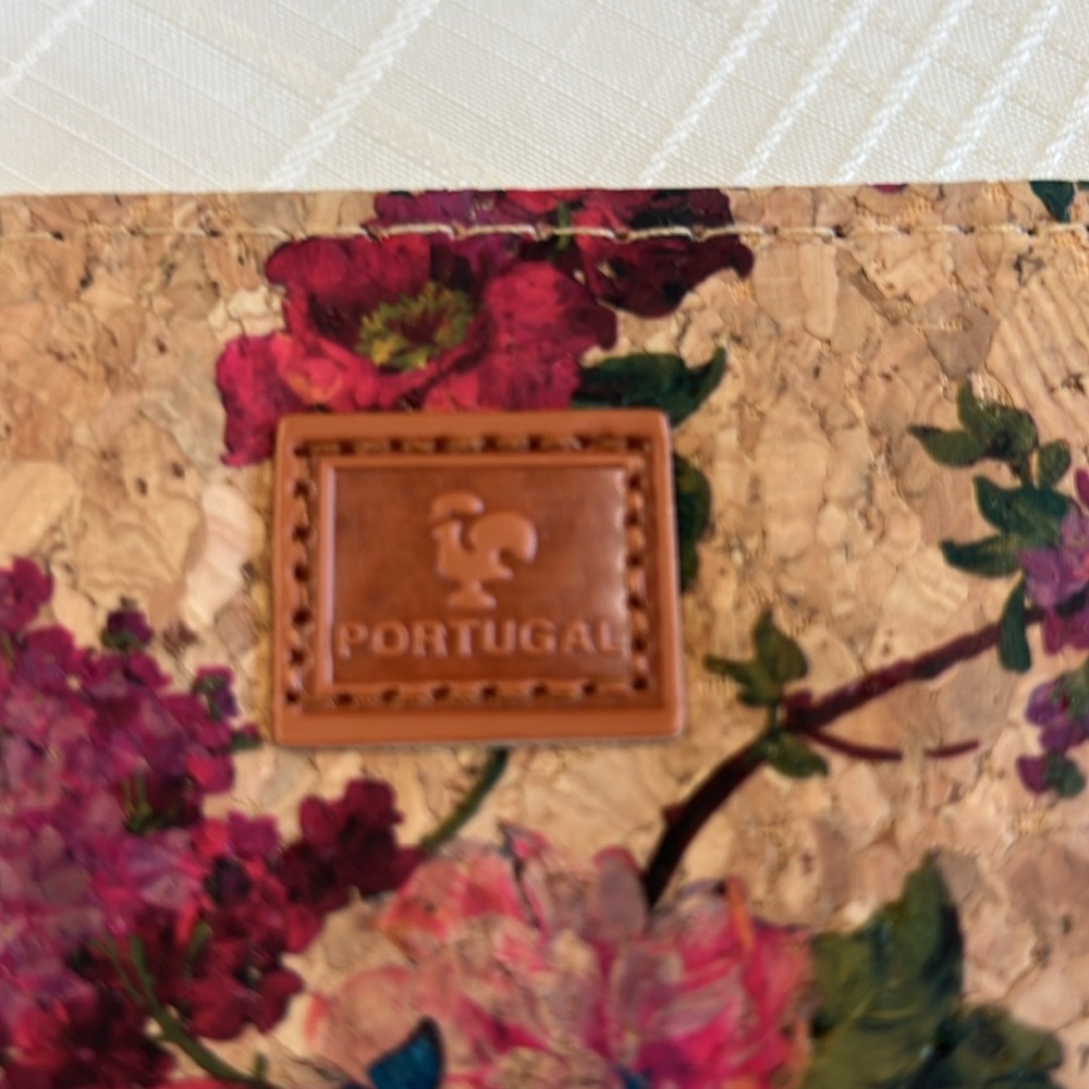 *NWOT* Mini Wallet - Picture 7 of 7